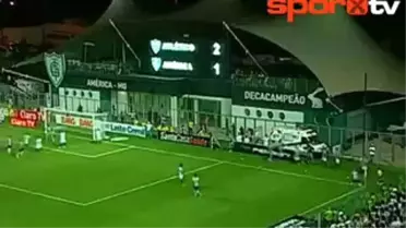 Ronaldinho'nun Takım Arkadaşından Harika Vole!