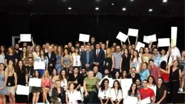 Ustalarla Oyunculuk Atölyesi'nde Kursiyerler Sertifikalarını Aldı