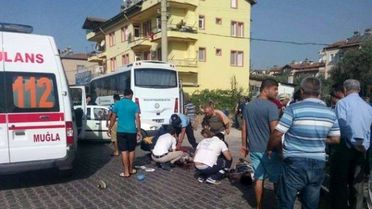 Motosiklet Geri Dönüşüm Kamyonuna Çarptı: 1 Ölü, 1 Yaralı