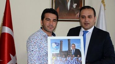 Erzurumlu Mahalli Sanatçı'dan Bb Erzurumspor'a 'Erzurumspor Marşı'