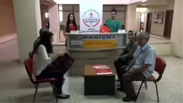 Yeni Atanan Öğretmenler Çiçeklerle Karşılandı