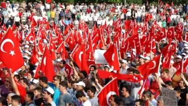 Yüz Binler Bugün Bayraklarla Sokağa Dökülecek