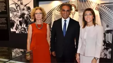 İzmir'de, Zeki Müren Sergisi