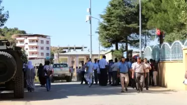 Teröristlere Canlı Kalkan Olmak İsteyen 83 Kişi Adliyeye Sevk Edildi