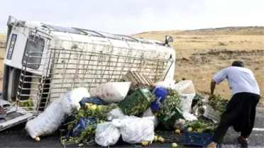 Siverek'te Minibüs Devrildi: 17 Yaralı