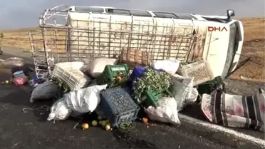 Siverek'te Minibüs Devrildi: 17 Yaralı