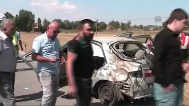 İki Otomobil Çarpıştı: 4 Ölü, 3 Yaralı
