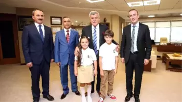 Başkan Karaosmanoğlu'na Minik Ziyaretçiler