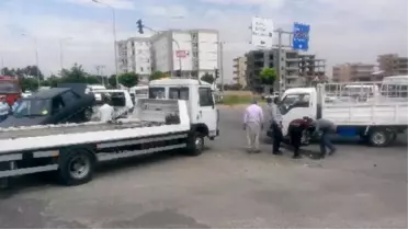 Kahta'da Otomobil ile Kamyonet Çarpıştı: 6 Yaralı