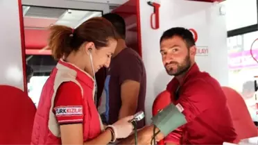 Kan Bağışı Otobüsü Sayesinde Bin Ünite Kan Toplandı