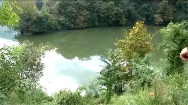 Trabzon'da Otomobil Dereye Yuvarlandı