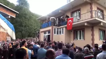 Göçükte Yaşamını Yitiren Erkan Seyhan'ın Cenazesi Toprağa Verildi