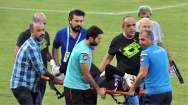 Adana Demirspor'da Kaleci Emrullah Şalk, Isınırken Sakatlandı