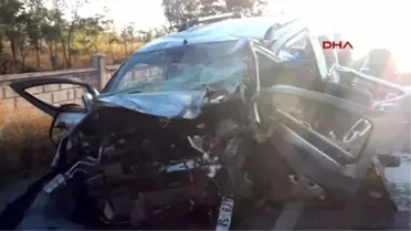 Aksaray'da Hafif Ticari İki Araç Çarpıştı: 1 Ölü, 12 Yaralı