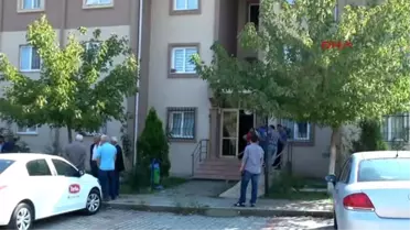 Gölcük'te Bir Kadın Boğazı Kesilerek Öldürüldü, Bir Kadın Tabancayla İntihar Etti