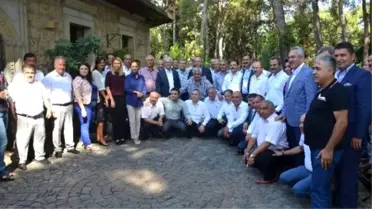 Çavuşoğlu, Ak Partili Eski Yöneticilerle Biraraya Geldi