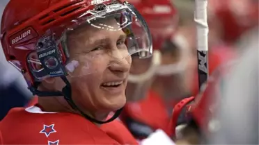 Dünyaya Kafa Tutan Putin, 63'e Buz Hokeyiyle 'Merhaba' Diyecek