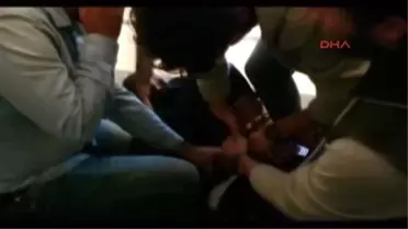 Beyaz Kağıtları Dolara Çevireceklerini Söyleyen Afrikalı Dolandırıcılar Yakalandı