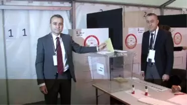 Hamburg'da Oy Verme İşlemi Başladı