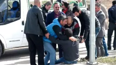 Ankara'da Ölen Genci Annesi Azerice Ağıtlarla Uğurladı