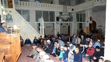 Gençlere Cami Çıkışında Çorba Dağıtıldı