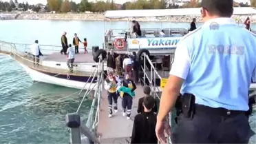 Göle Düşen Bebeği Tekne Görevlisi Kurtardı