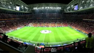 Arena'da Dev Maç