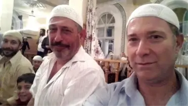 Cem Yılmaz ile Sümer Ezgü'den Takkeli Selfie