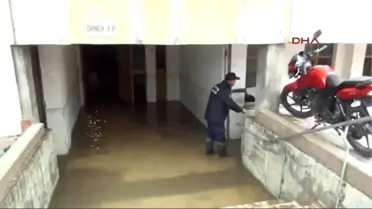 Antalya'da Aşırı Yağış Su Baskınlarına Neden Oldu