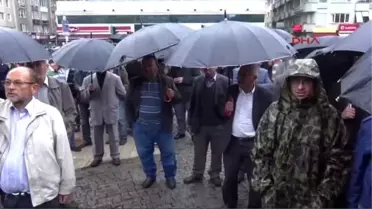 Uşak'taki 'Parelel Yapı' Operasyonunda Tutuklanan İşadamlarının İşçilerinden Eylem