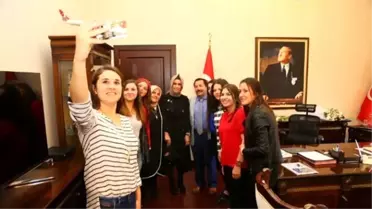 Valilik Makamında Selfie