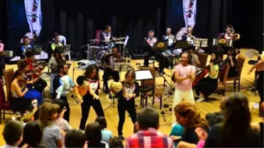 Ünlü Orkestra Şefi Musa Göçmen'den Çocuklara Özel Gösteri