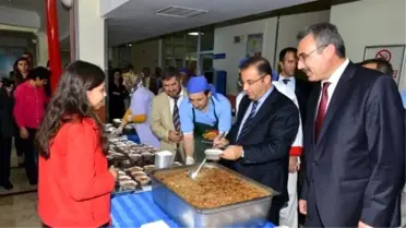 Vali Türker, Öğrencilere Aşure Dağıttı