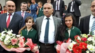Bakan Alaboyun'dan Kendisine Mektup Yazan Öğrenciye Sürpriz Ziyaret