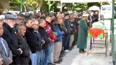Ayrı Yaşadığı Eşi Tarafından Öldürülen Kadının Cenazesi Toprağa Verildi