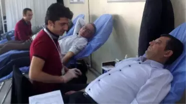 CHP'li Özel Kan Verdi Vatandaşı Duyarlı Olmaya Davet Etti