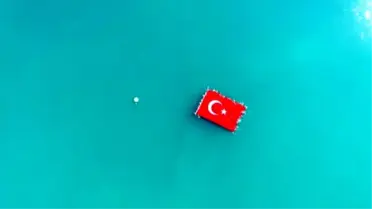 Antalya'da Denizde Dev Bayrak Açtılar