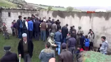 Doğubayazıt Köye Düşen Havan Mermisi Kazma Kürekle Arandı
