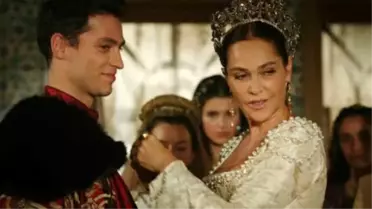 Kösem Sultan'da Hülya Avşar, Kostümleri Makasla Kesmiş