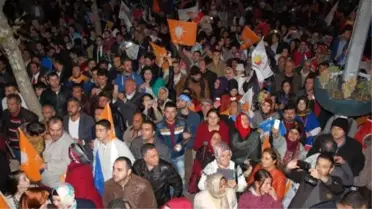 Isparta'da Ak Partililer Kutlama Yaptı