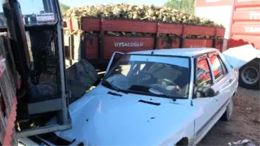 Otomobil Traktöre Çarptı: 4'ü Ağır 5 Yaralı