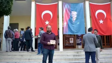 15. Direklerarası Seyircisi Tiyatro Emek Ödülü Sandalcı ve Tekkanat'a Verildi