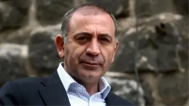 Gürsel Tekin'den Adliye Önünde Açıklamalar
