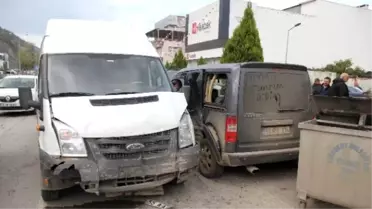 Kazada Yaralanan Araç Sürücüsü Hastanelik Oldu