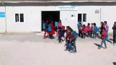 Suriyeli Öğretmenler Okullarını Renklendiriyor