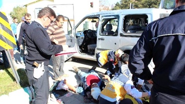 Beyşehir'de Trafik Kazaları: Üç Yaralı