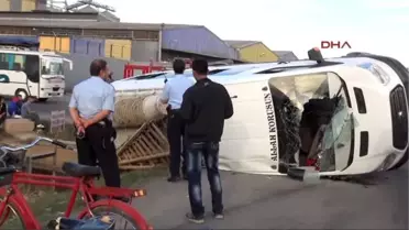 Mersin'de 2 Minibüs Çarpıştı: 23 Yaralı