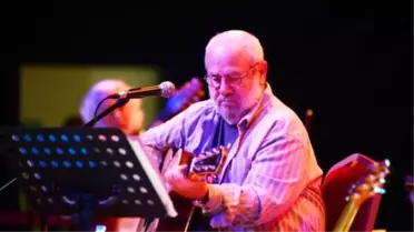 Bülent Ortaçgil'den Nostalji Konseri