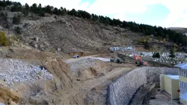 Çelikhan'da Yeni Mezarlığın Yapımı Devam Ediyor