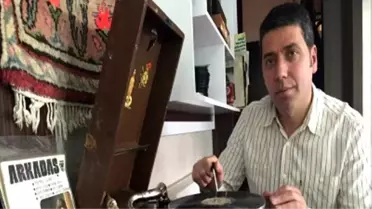 Müzik Aşkıyla Servet Değerinde Plak Koleksiyonu Yaptı